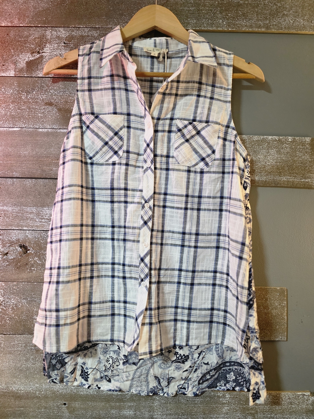 Hem & Thread White and Navy Plaid Sleeveless Button Tank